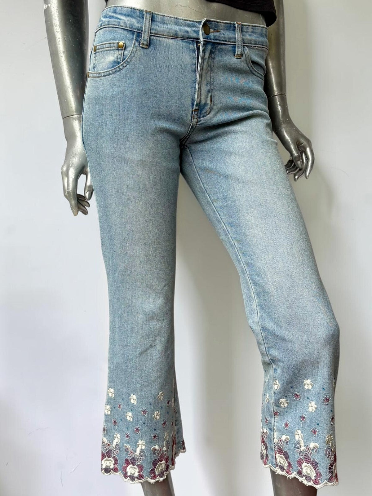 Vintage embellished floral embroidery jeans detail