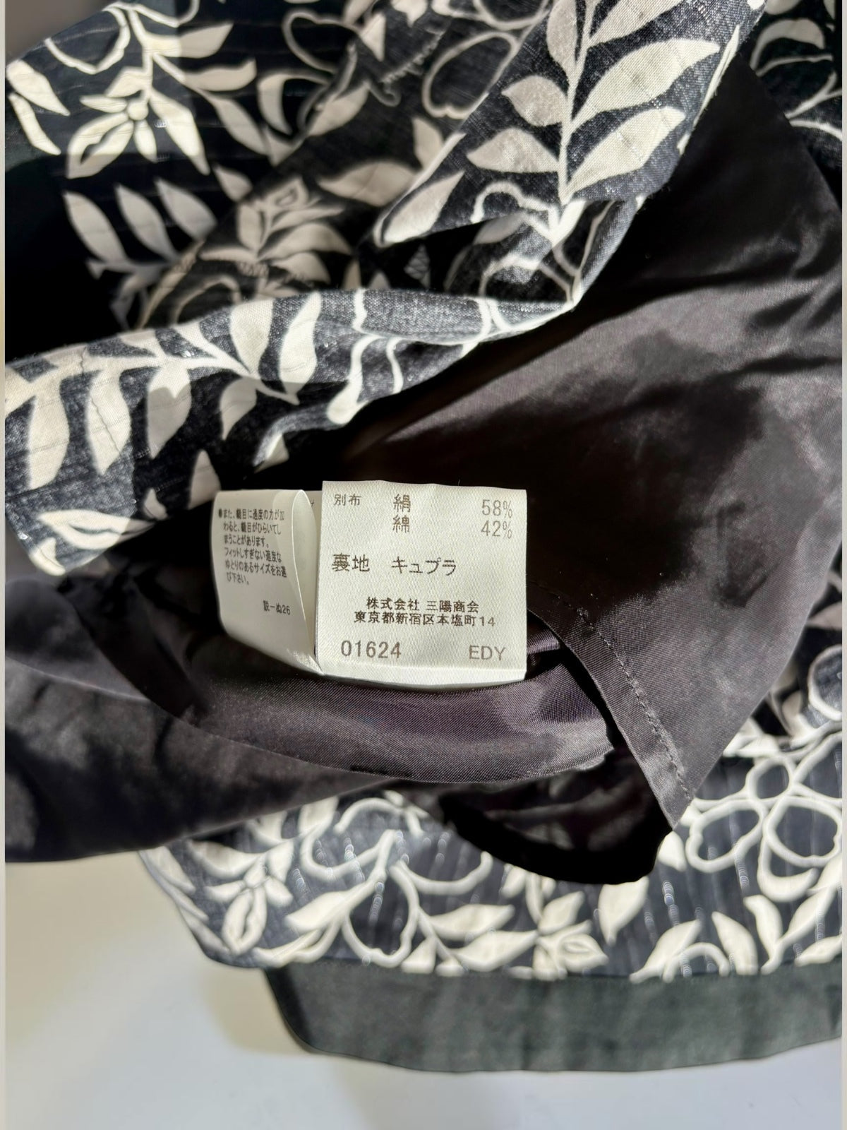 Vintage Burberry black and white floral pleated skirt waistband