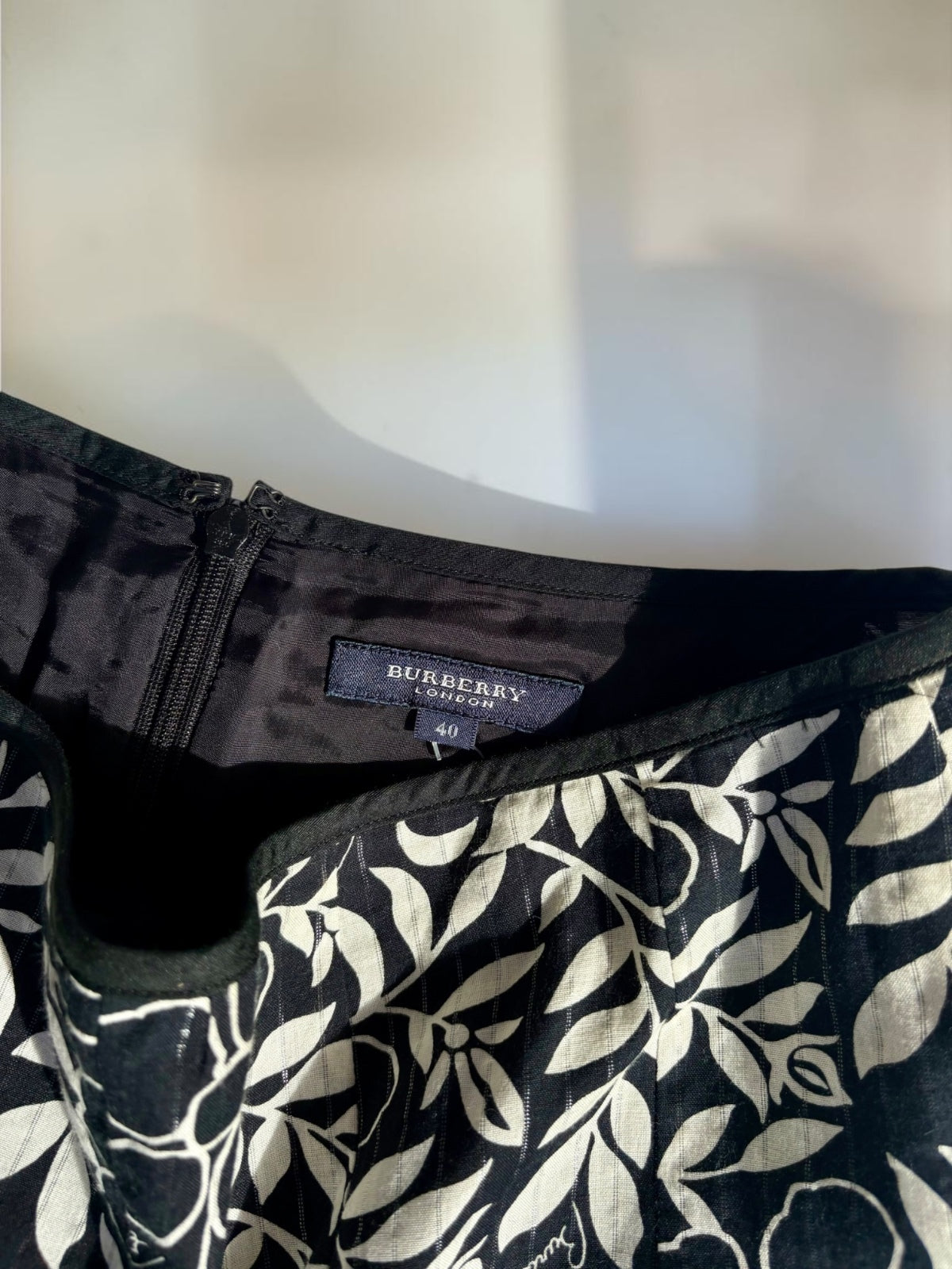 Vintage Burberry black and white floral pleated skirt hem