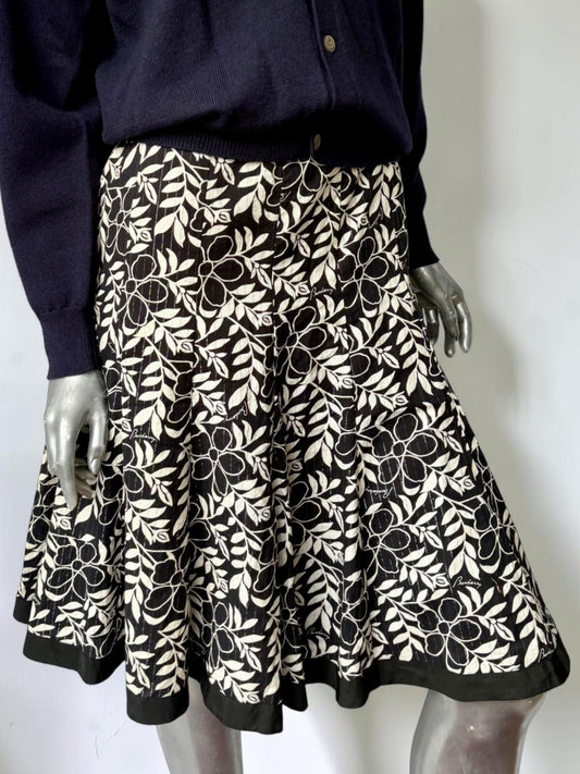 Vintage Burberry black and white floral pleated skirt
