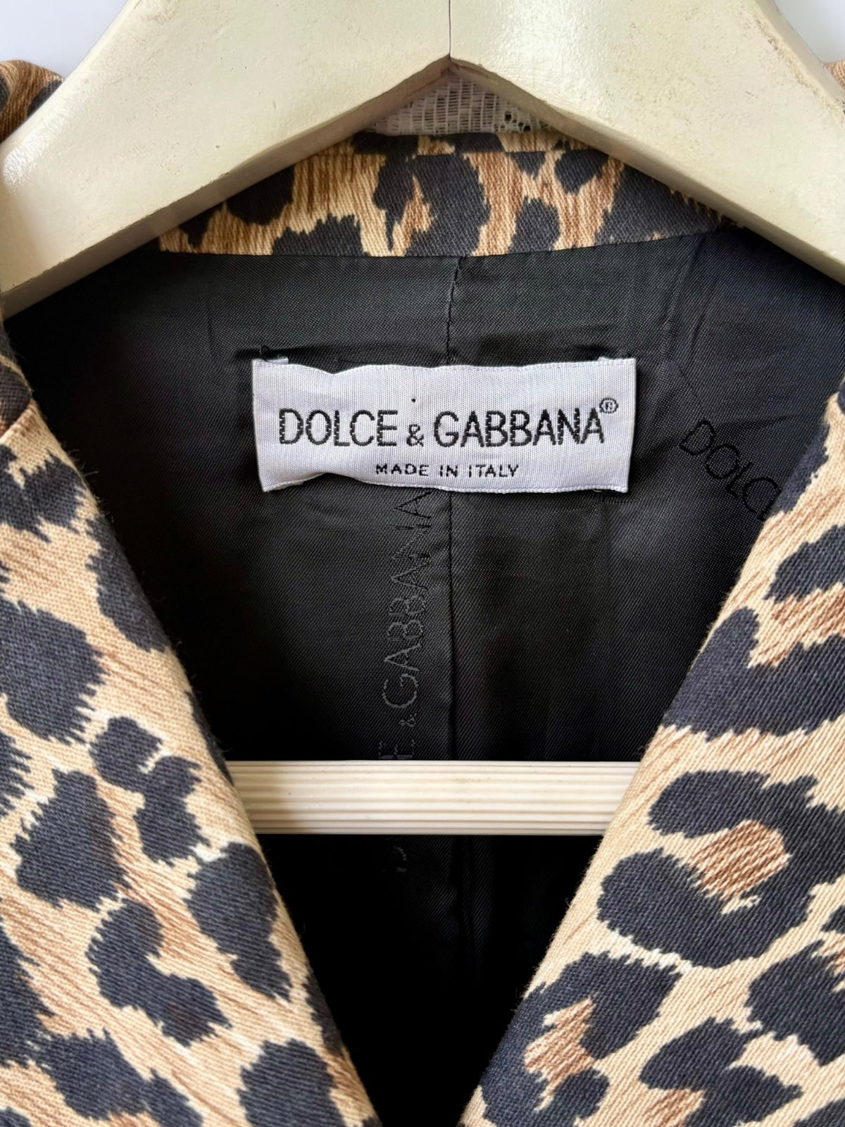 Vintage Dolce and Gabbana leopard blazer detail