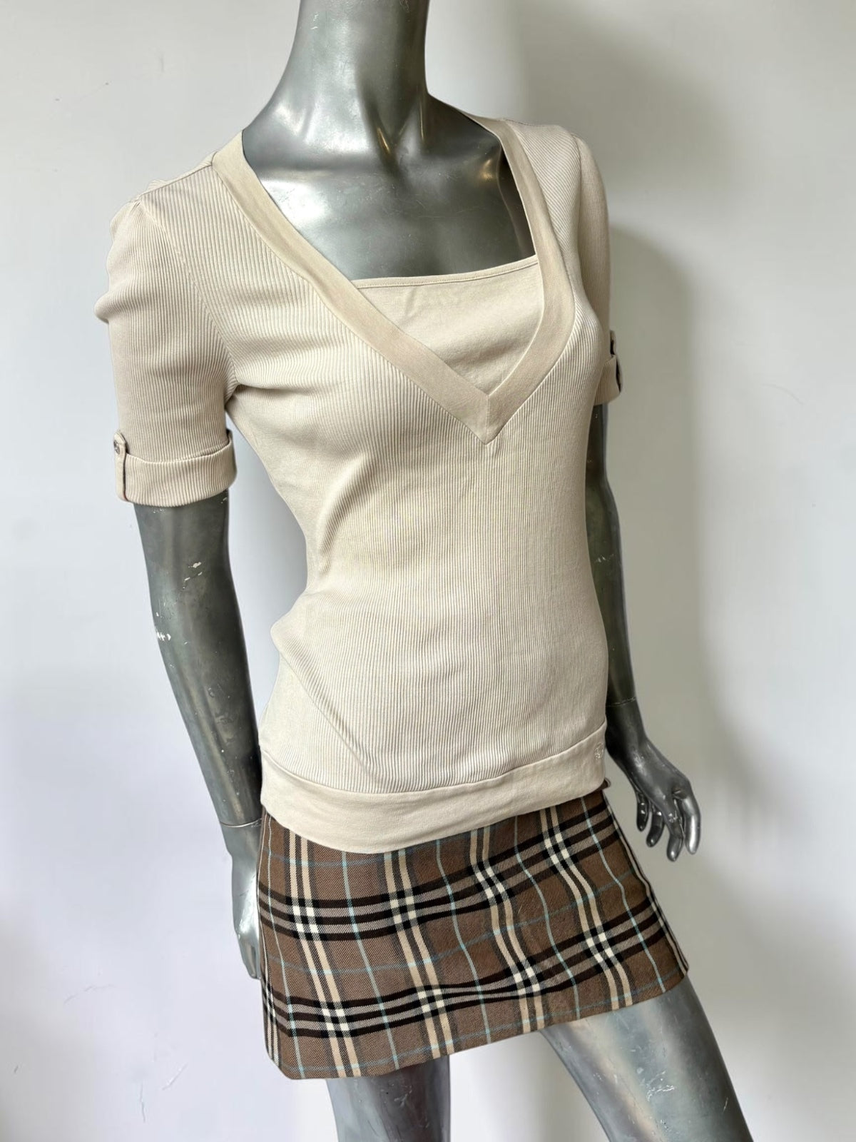 Vintage Burberry London cream ribbed knit top detail