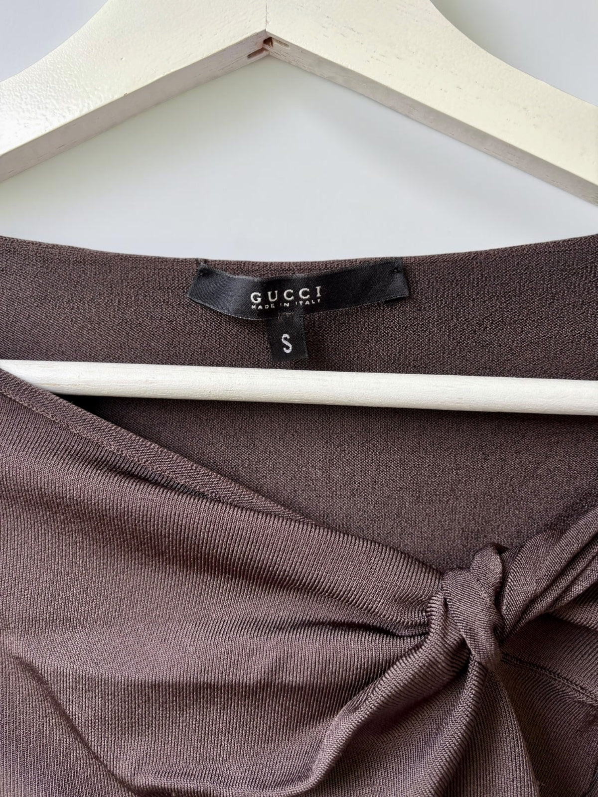 Vintage Gucci brown ribbed top close up